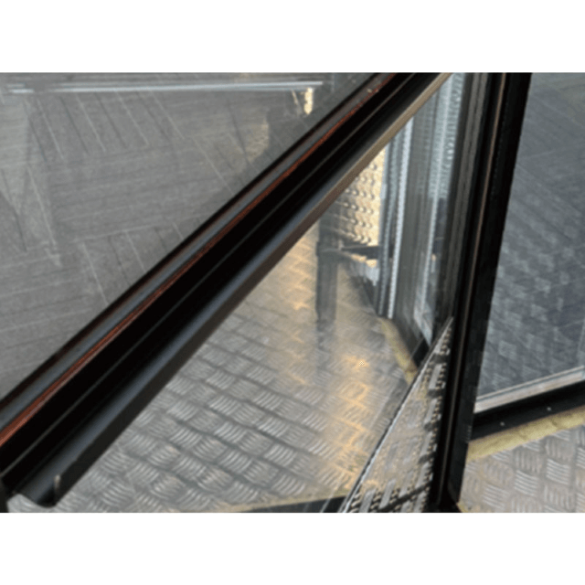 Puerta de servicio/cueva de cerveza SD-01